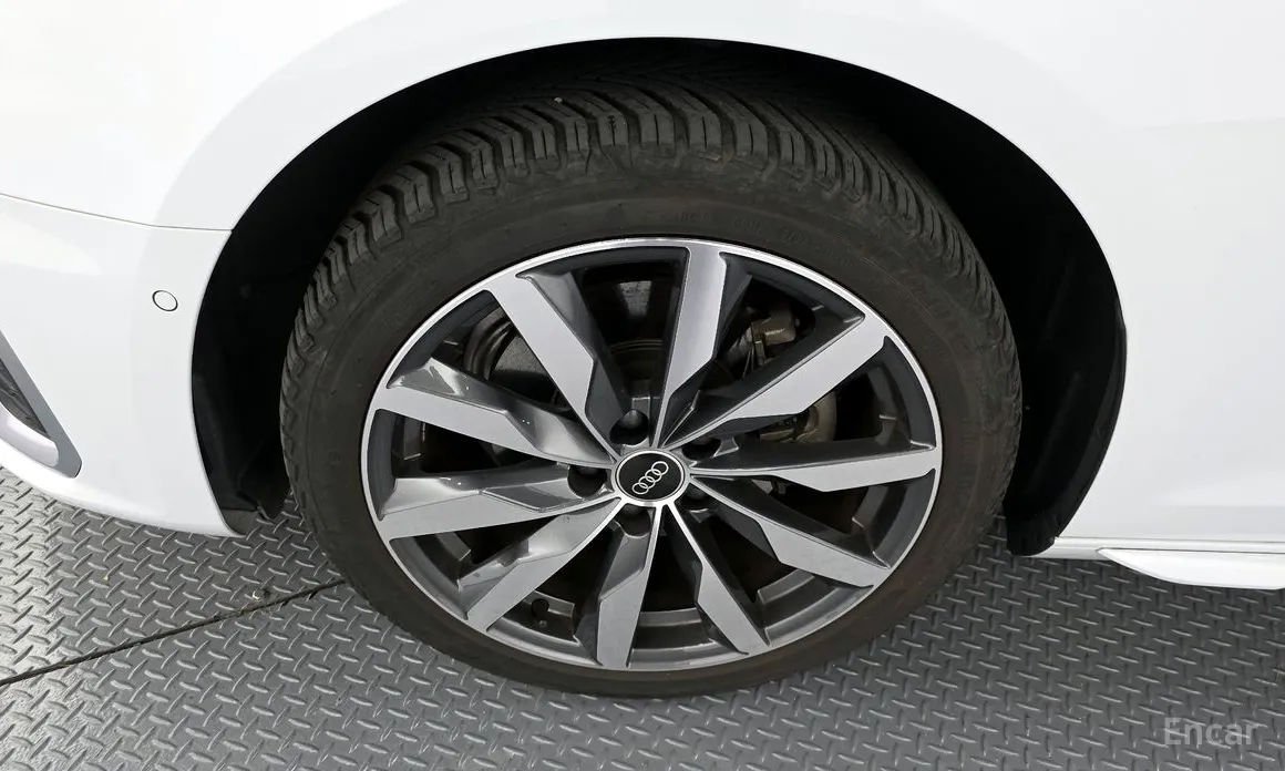 Фото 5 - Audi A4