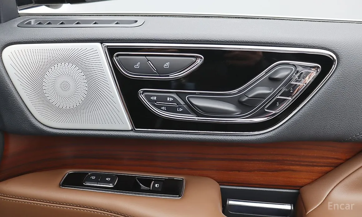 Фото 11 - Lincoln Navigator