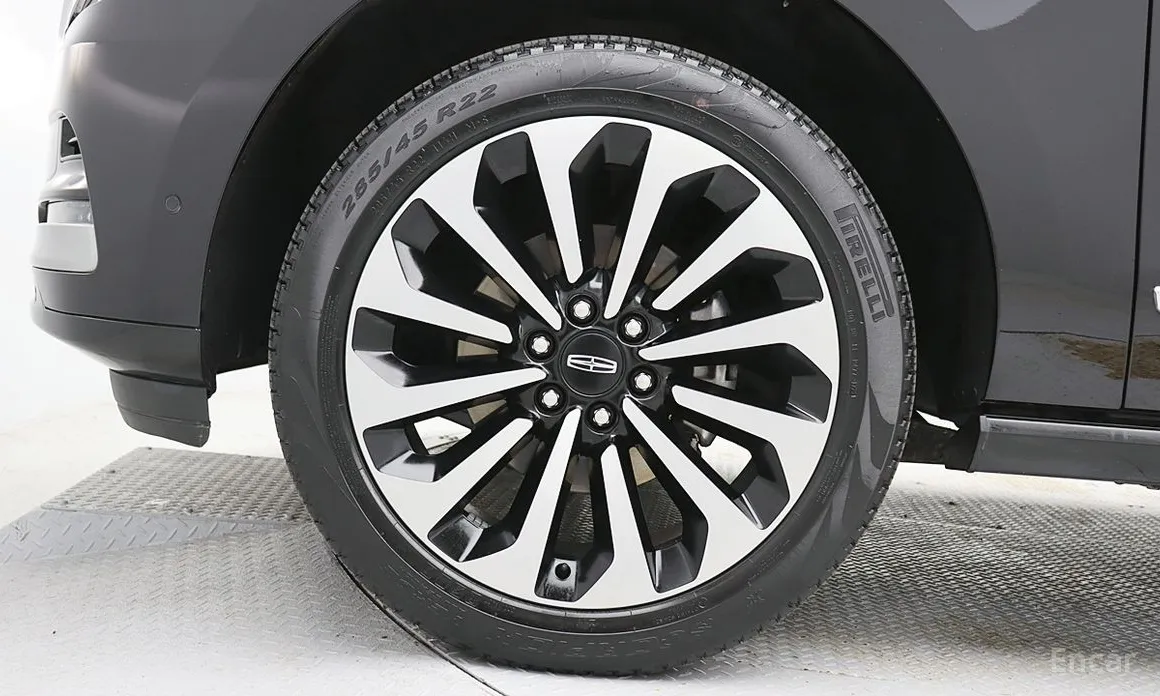 Фото 5 - Lincoln Navigator