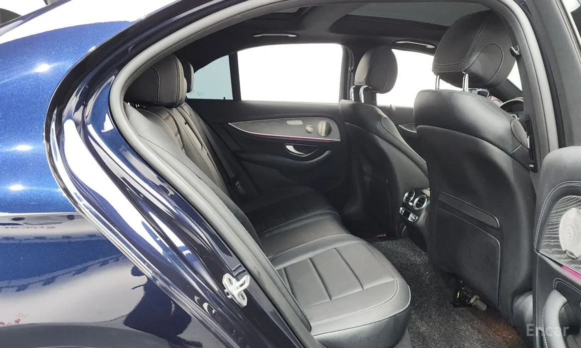 Фото 12 - Mercedes-Benz E-Class