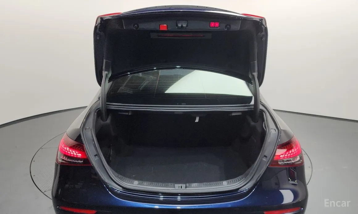 Фото 20 - Mercedes-Benz E-Class