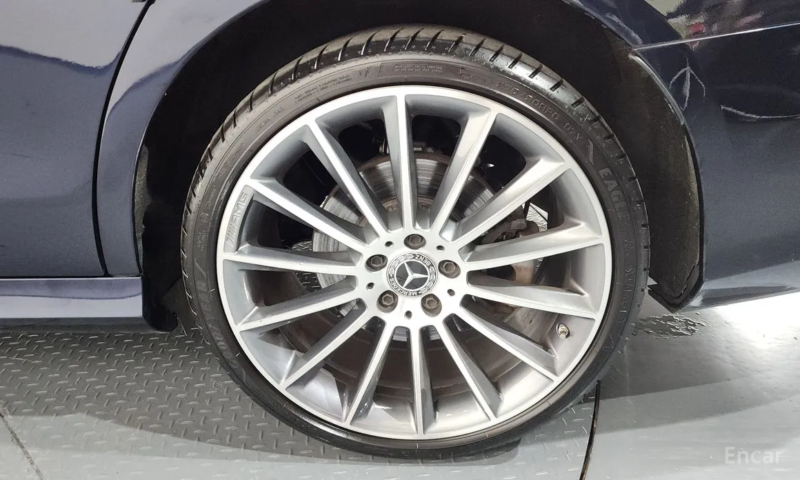 Фото 5 - Mercedes-Benz E-Class