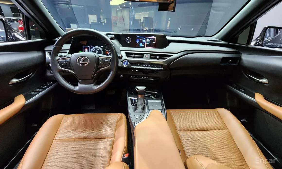 Фото 7 - Lexus UX