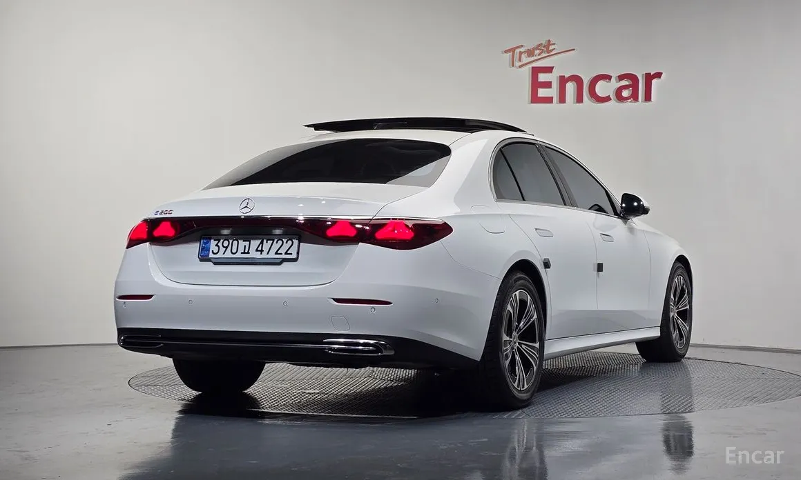 Фото 2 - Mercedes-Benz E-Class