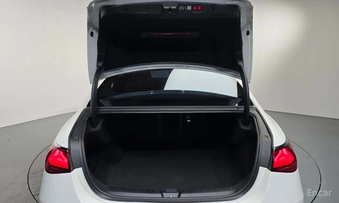 Фото 20 - Mercedes-Benz E-Class