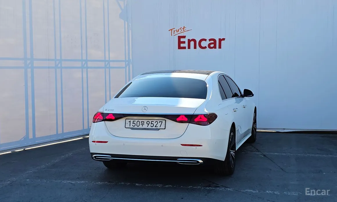 Фото 4 - Mercedes-Benz E-Class