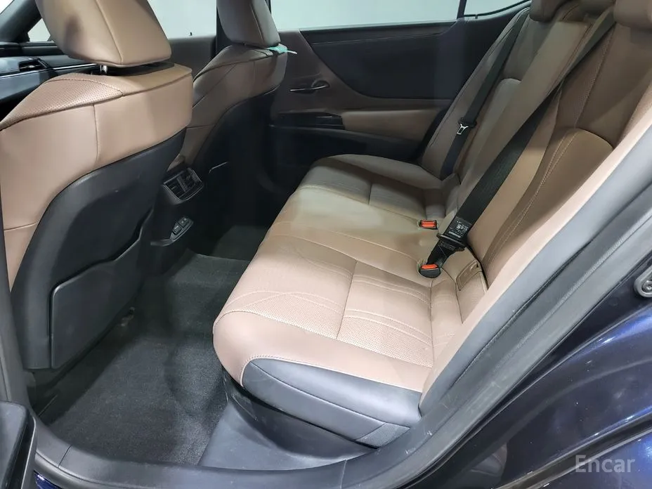 Фото 11 - Lexus ES