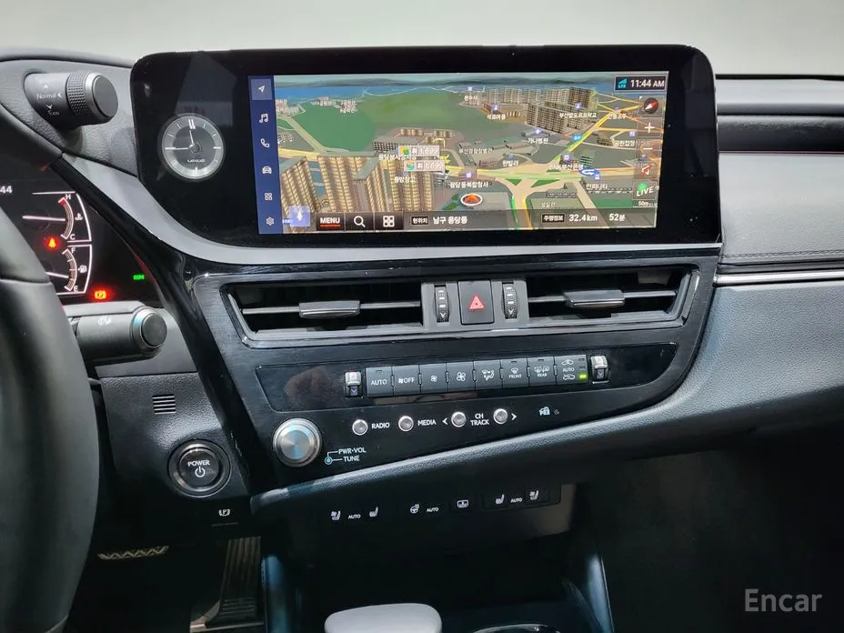 Фото 12 - Lexus ES