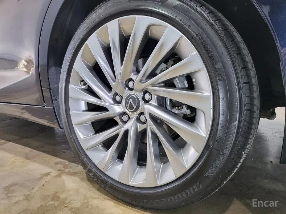 Фото 20 - Lexus ES