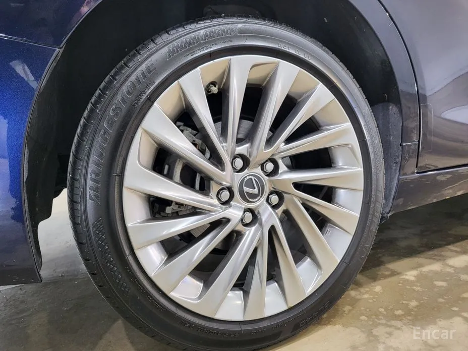 Фото 5 - Lexus ES