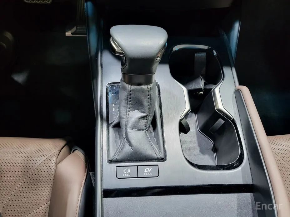 Фото 9 - Lexus ES