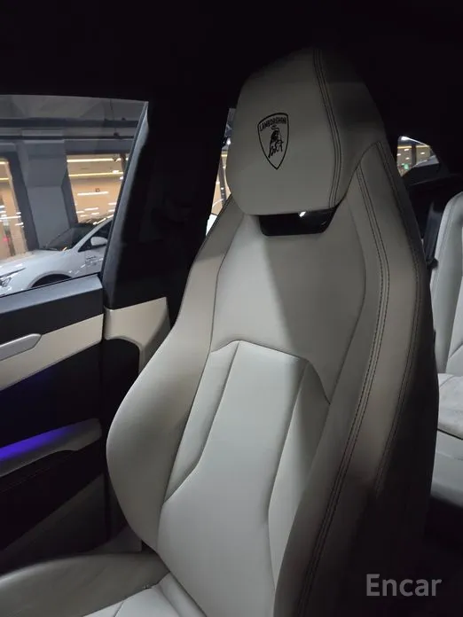 Фото 4 - Lamborghini Urus