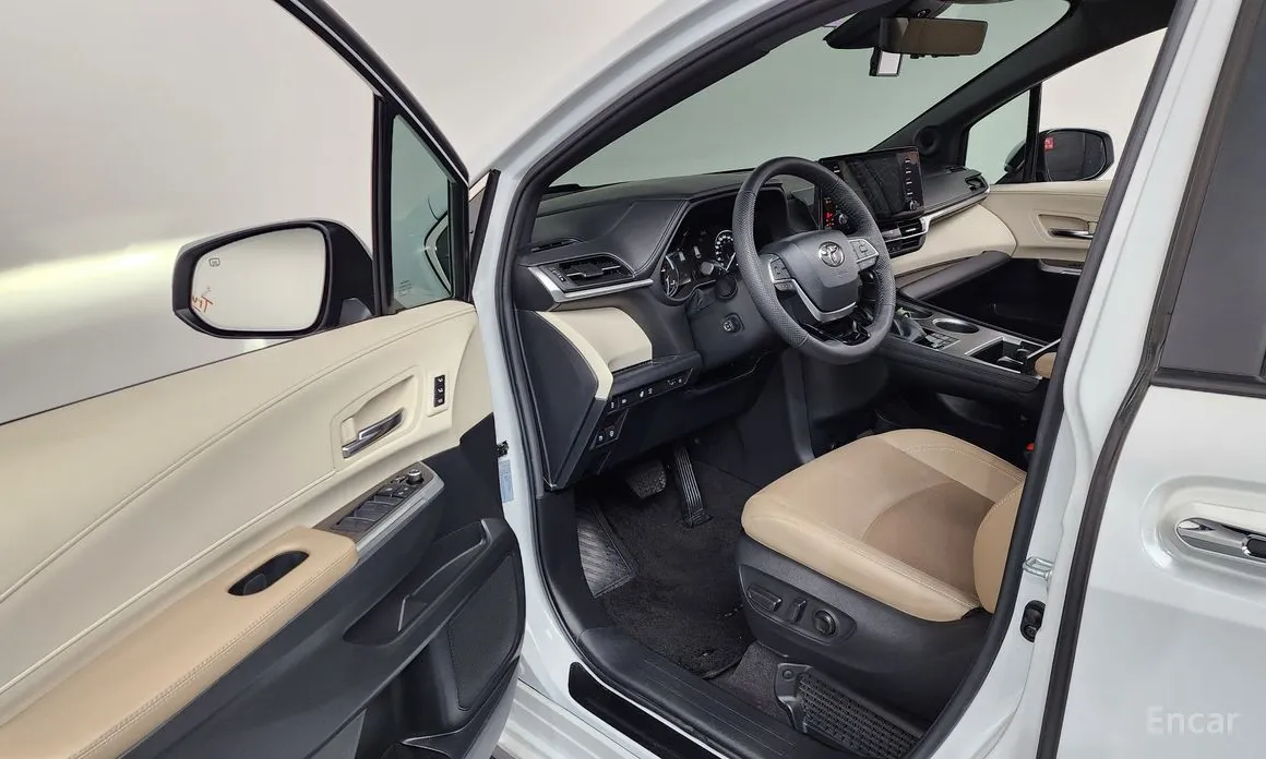 Фото 10 - Toyota Sienna