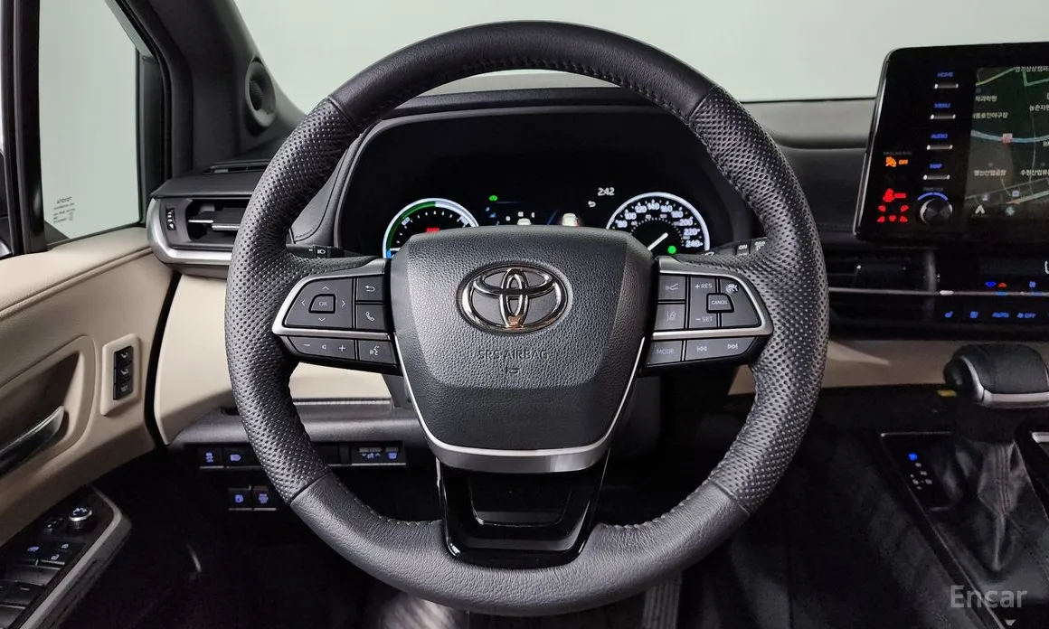 Фото 13 - Toyota Sienna