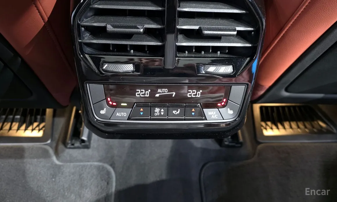 Фото 19 - BMW iX