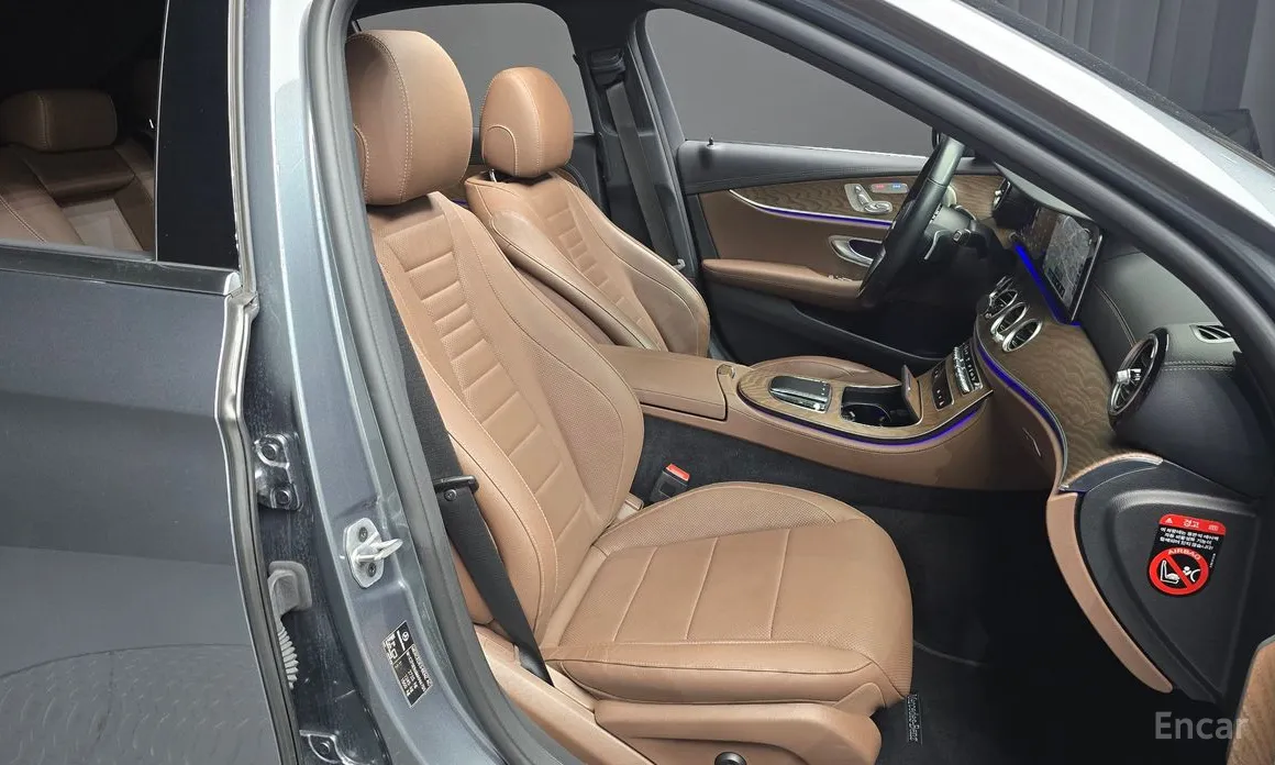 Фото 12 - Mercedes-Benz E-Class