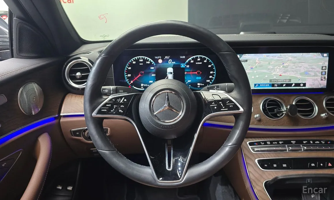 Фото 13 - Mercedes-Benz E-Class