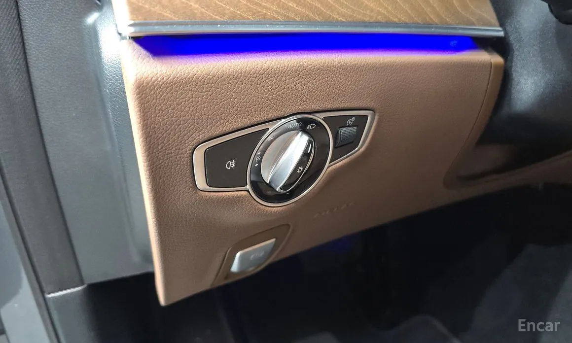 Фото 15 - Mercedes-Benz E-Class