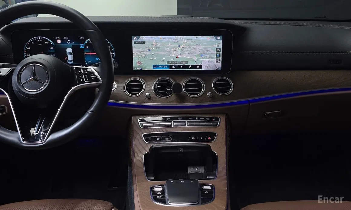 Фото 19 - Mercedes-Benz E-Class