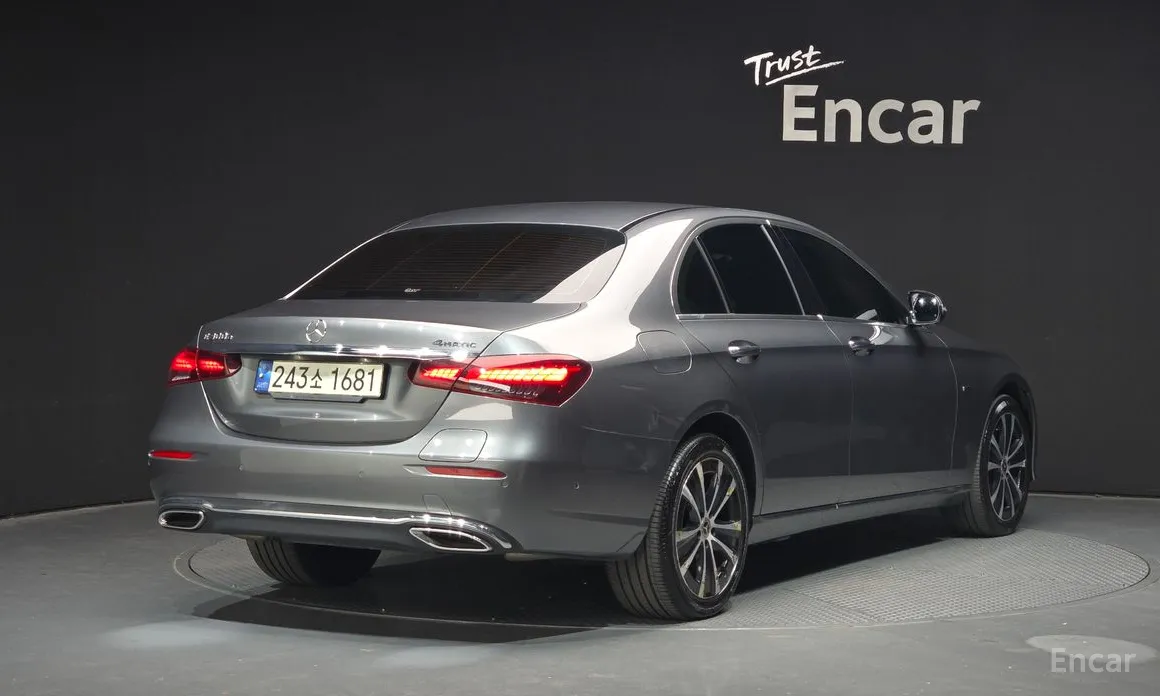 Фото 2 - Mercedes-Benz E-Class