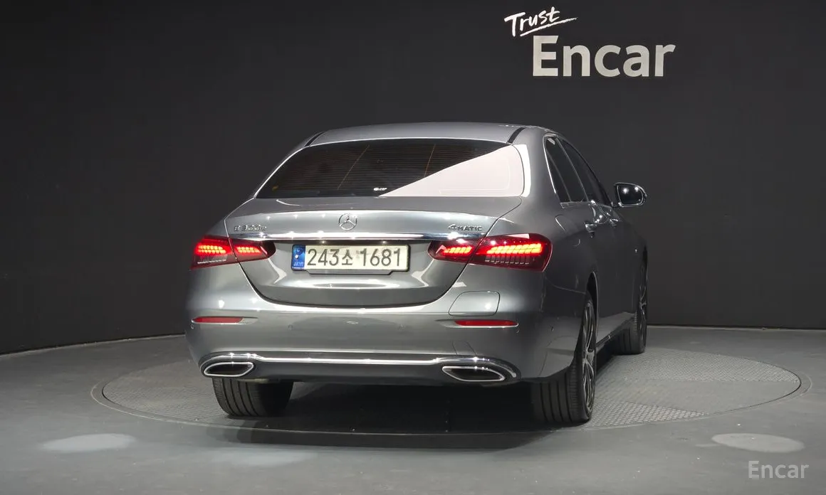 Фото 4 - Mercedes-Benz E-Class