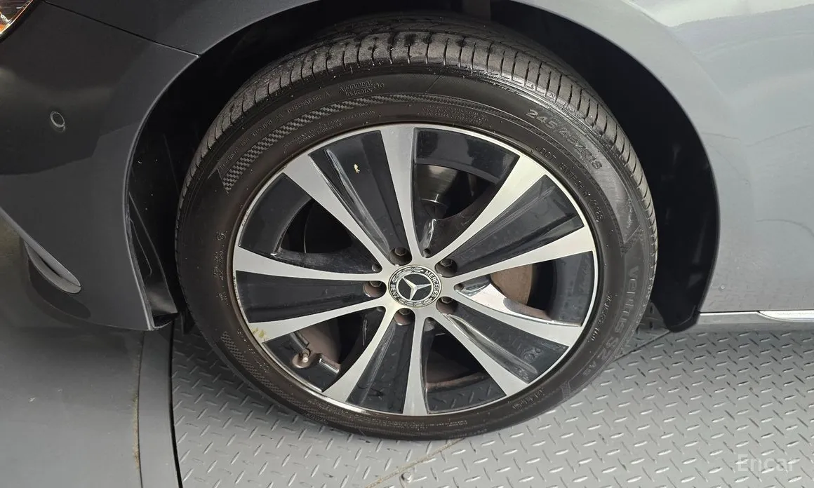 Фото 5 - Mercedes-Benz E-Class