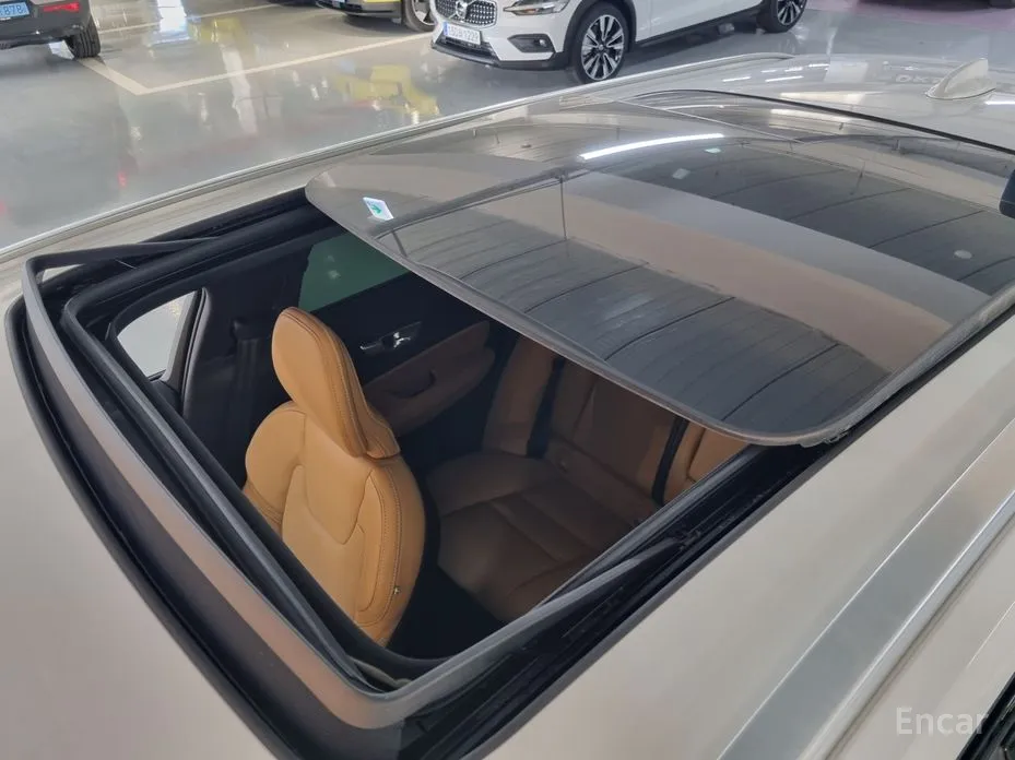 Фото 18 - Volvo V60