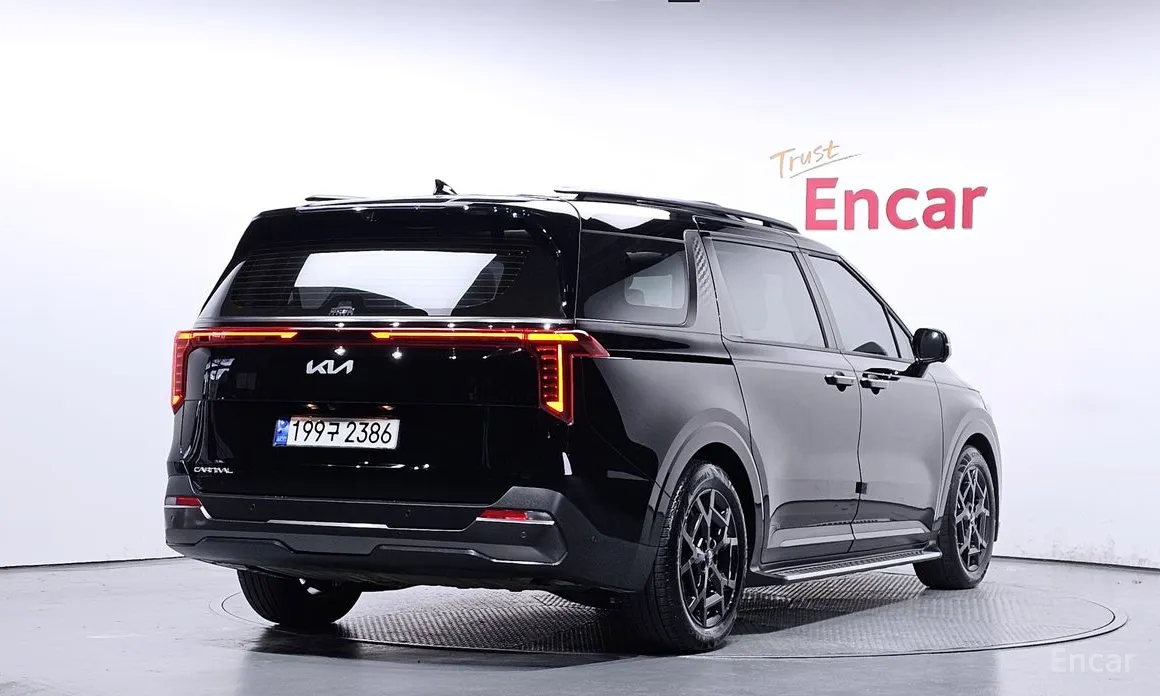 Фото 2 - Kia Carnival