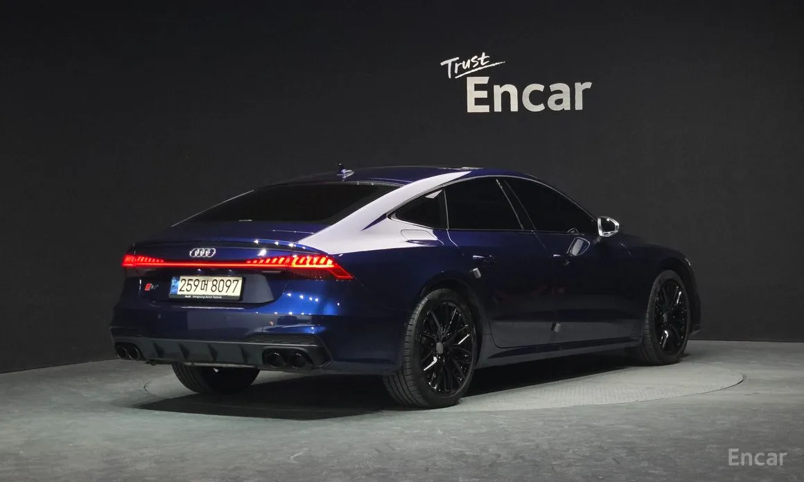 Фото 2 - Audi S7