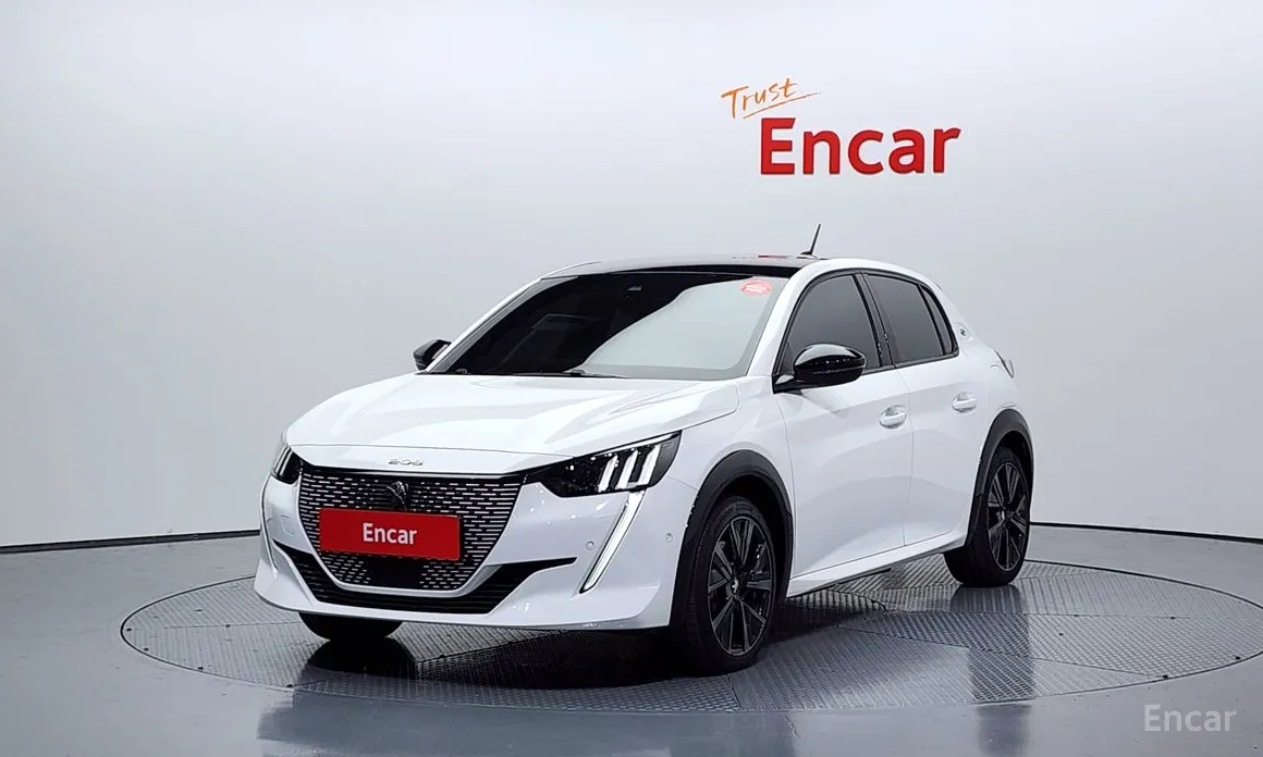 Фото 1 - Peugeot 208