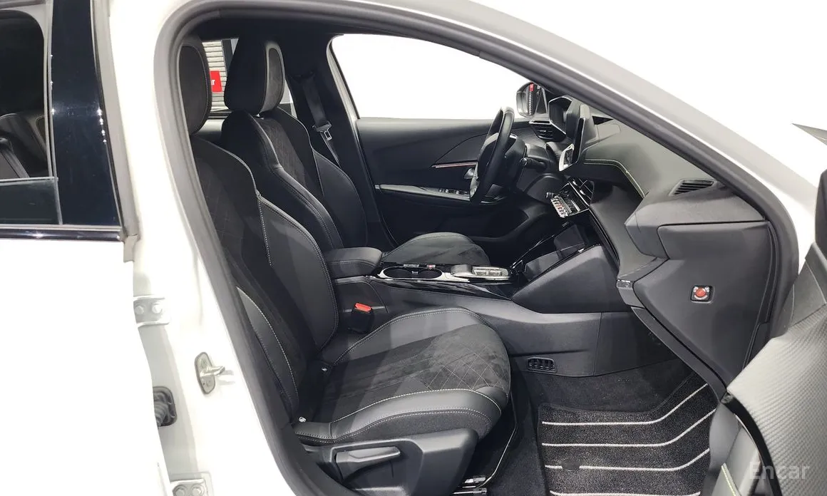 Фото 11 - Peugeot 208