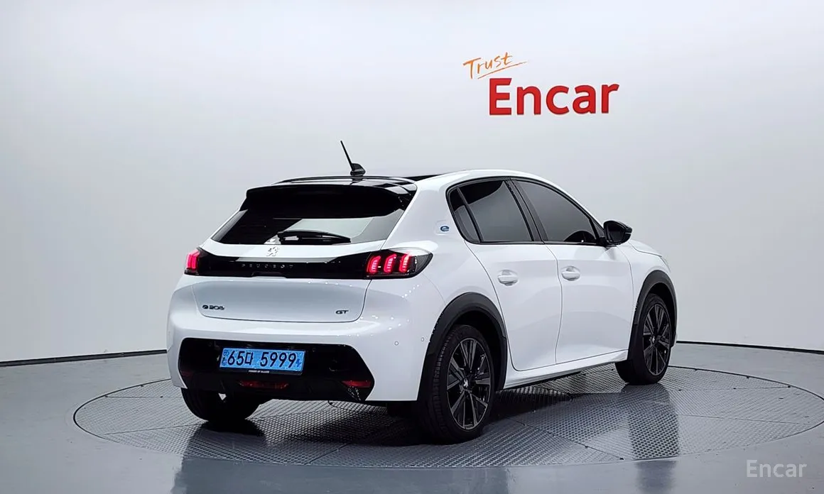 Фото 2 - Peugeot 208