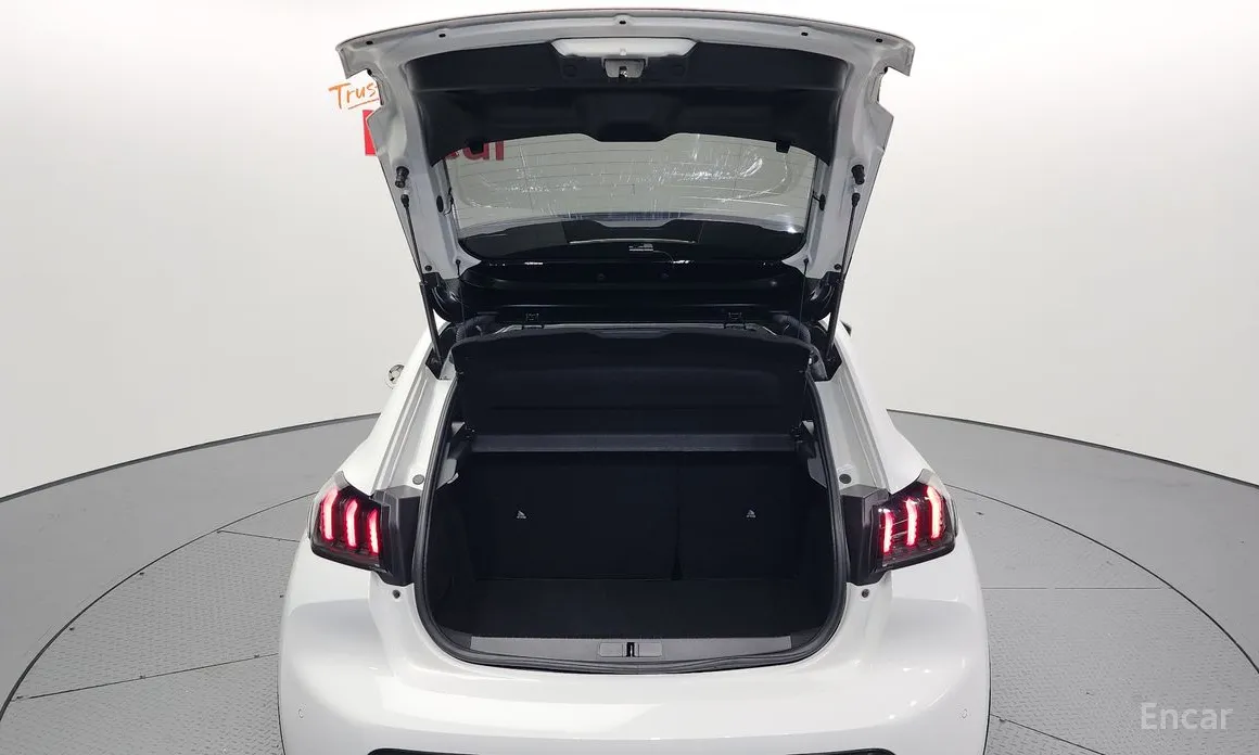 Фото 20 - Peugeot 208