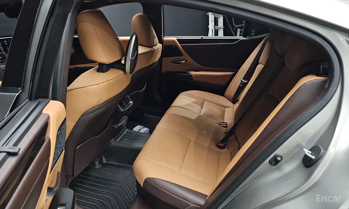 Фото 12 - Lexus ES