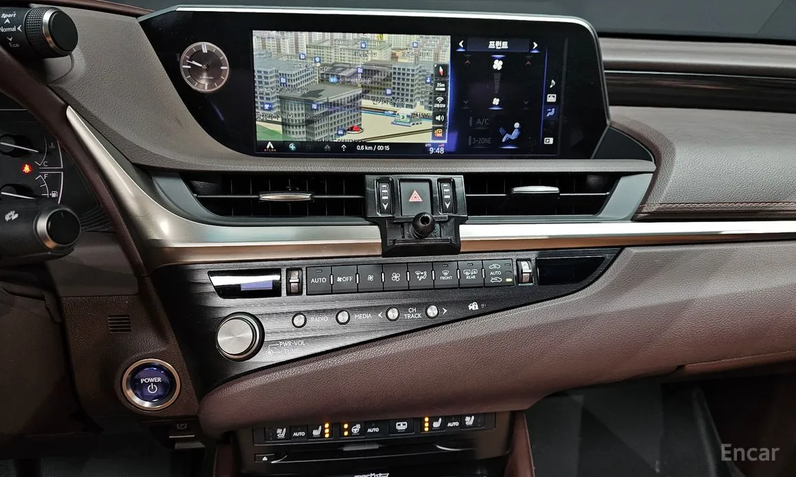 Фото 14 - Lexus ES