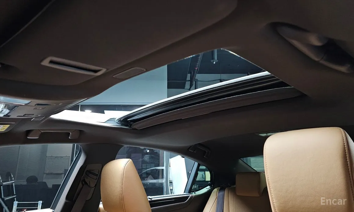 Фото 17 - Lexus ES