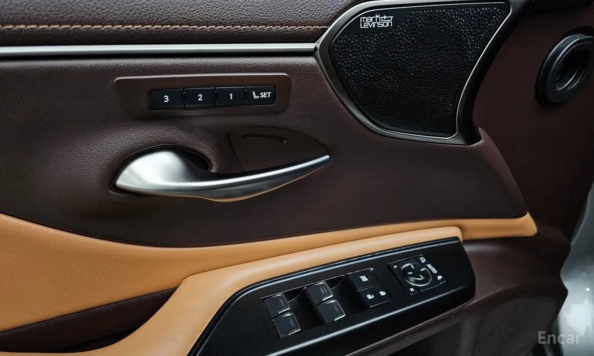 Фото 18 - Lexus ES