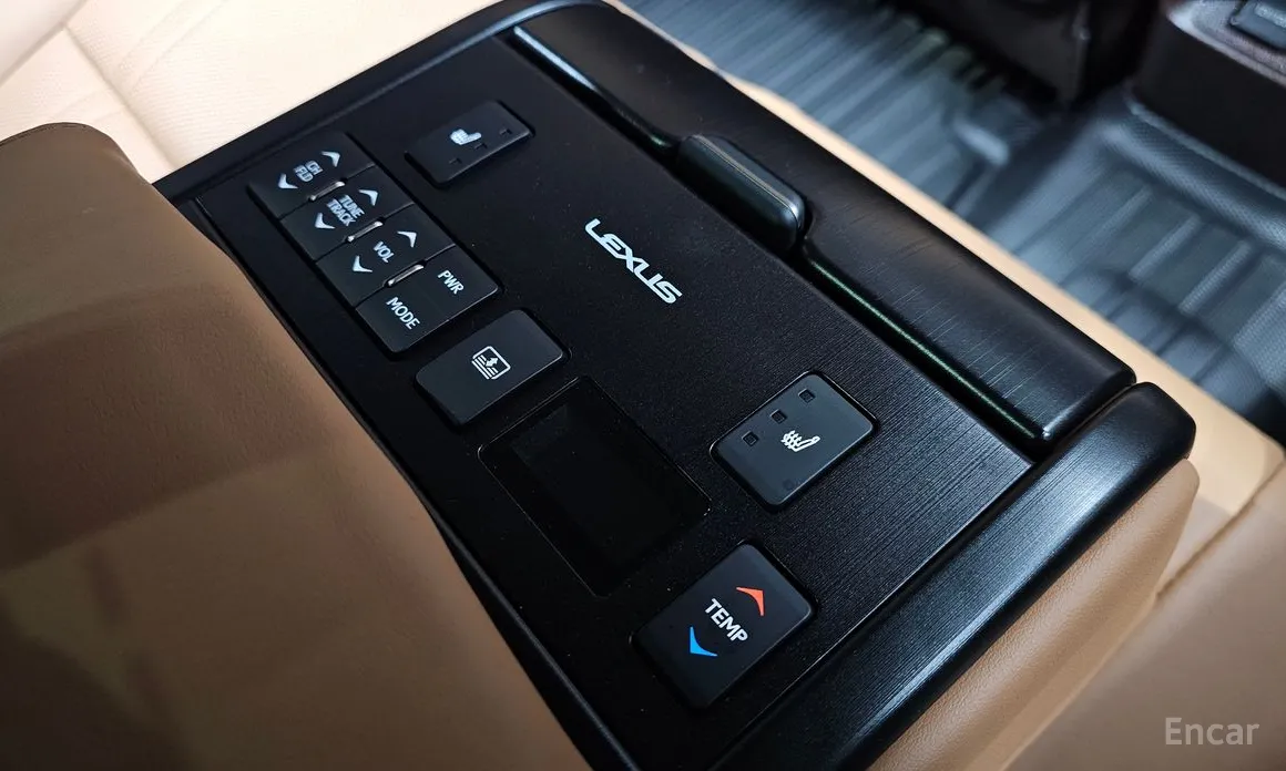 Фото 19 - Lexus ES