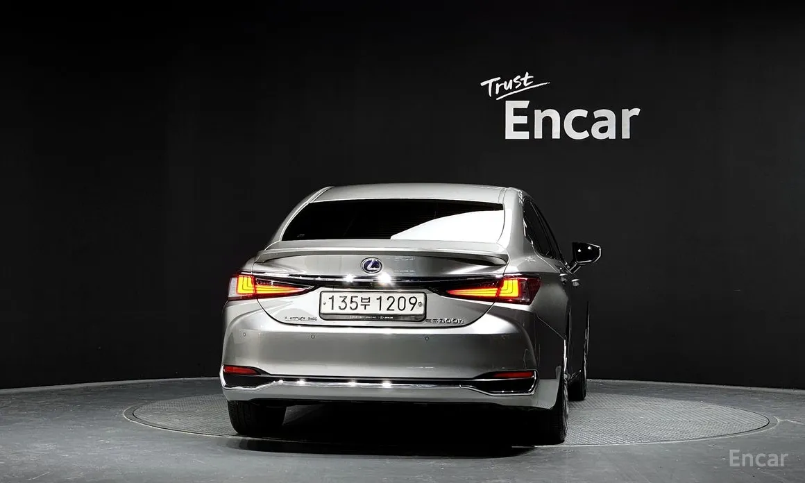 Фото 4 - Lexus ES