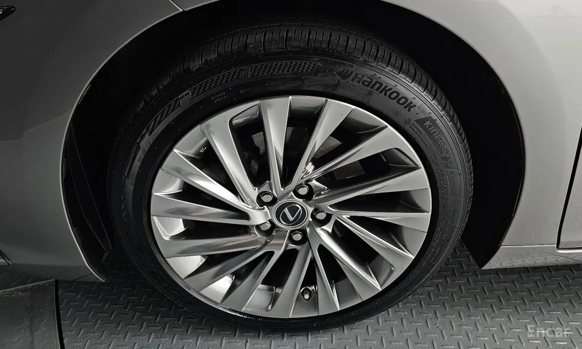 Фото 5 - Lexus ES