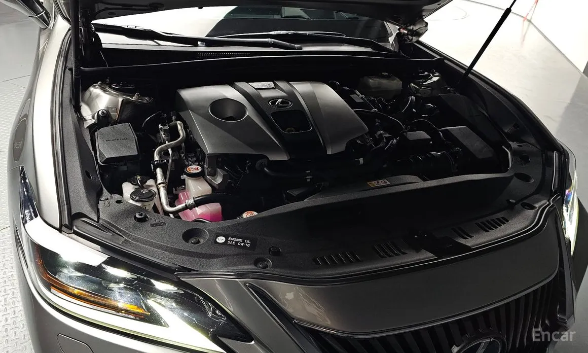 Фото 6 - Lexus ES