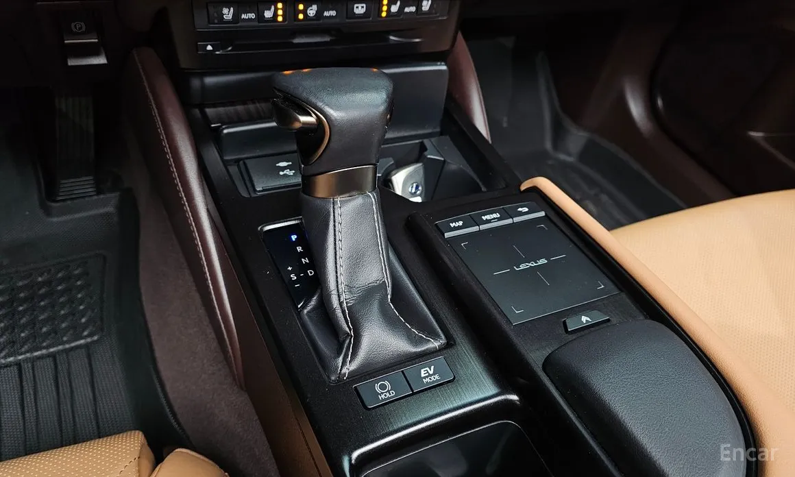 Фото 9 - Lexus ES