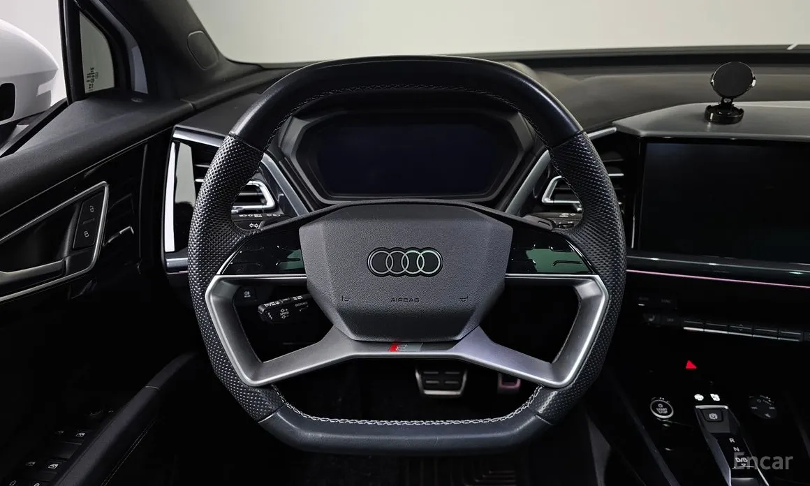 Фото 13 - Audi Q4 e-tron