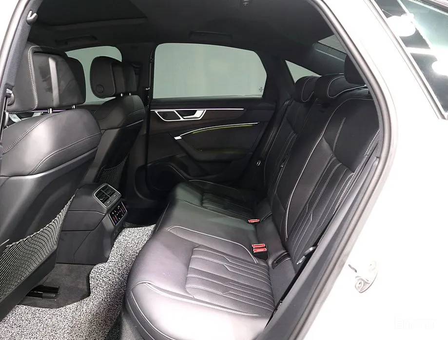 Фото 10 - Audi A6