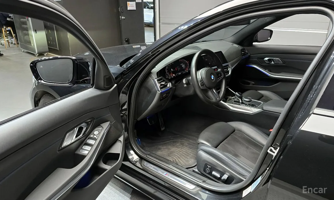 Photo 11 - BMW 3 Series