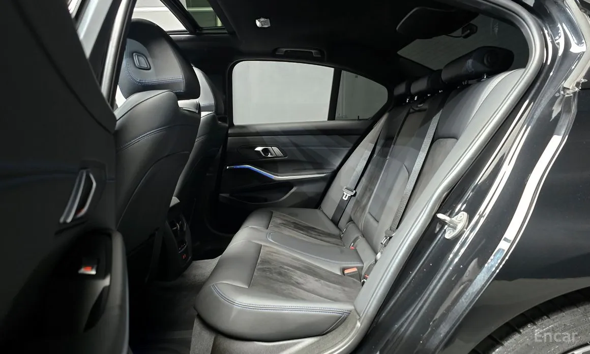 Photo 12 - BMW 3 Series