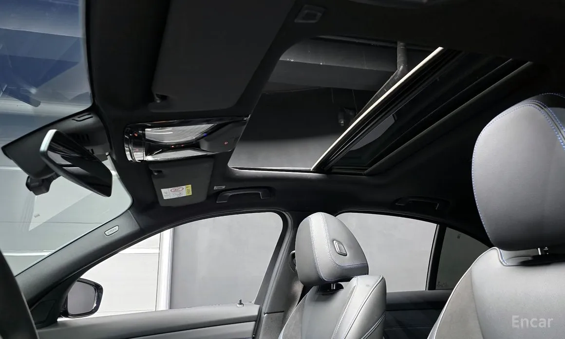 Photo 18 - BMW 3 Series