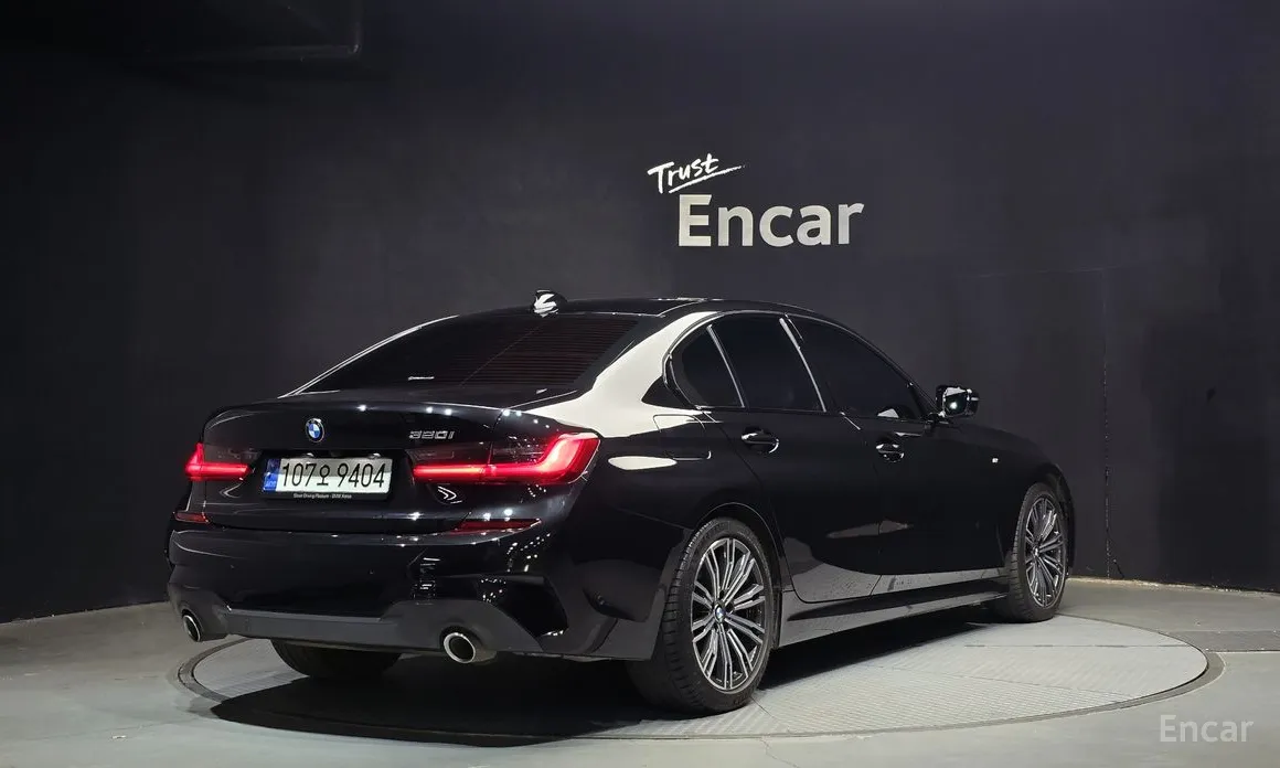 Photo 2 - BMW 3 Series