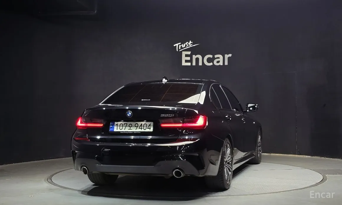 Photo 4 - BMW 3 Series