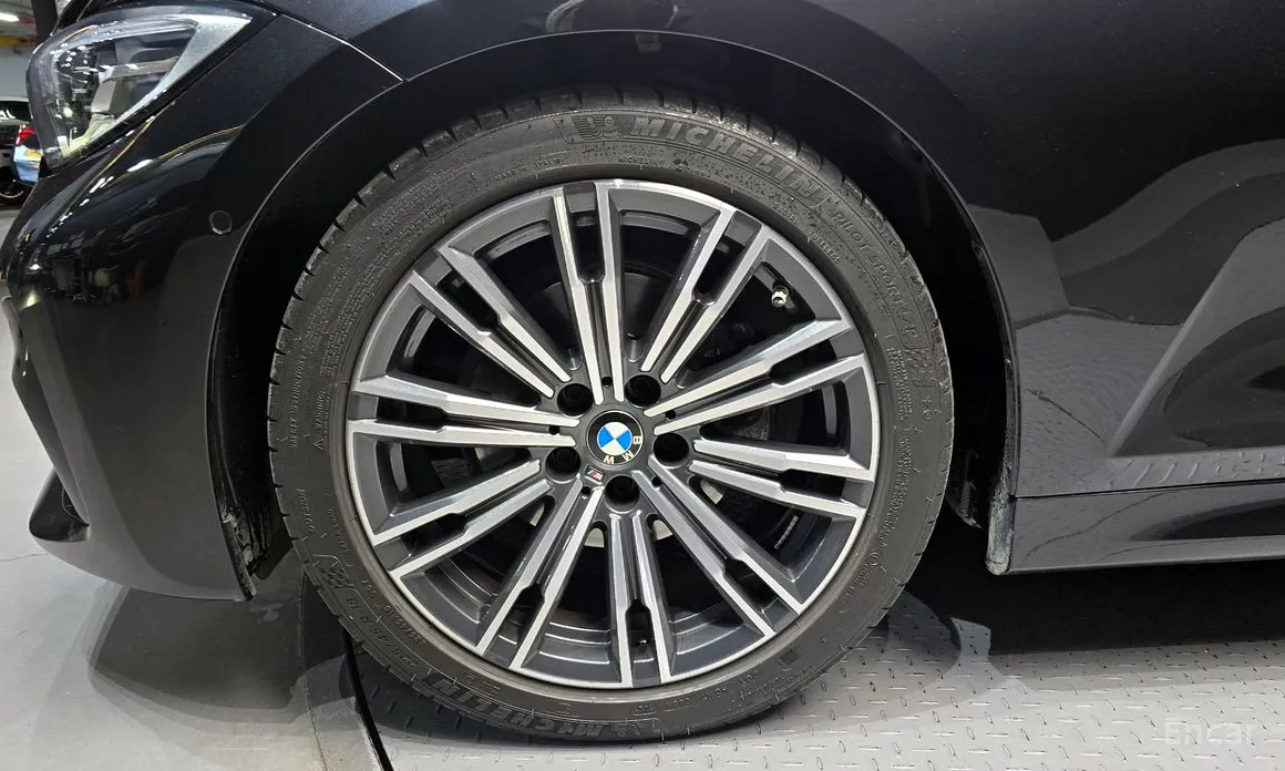 Photo 5 - BMW 3 Series